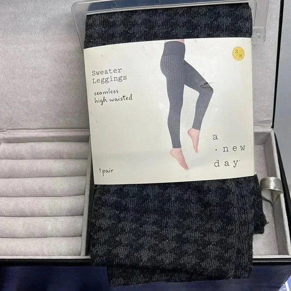 A New Day Gray & Black Houndstooth Leggings - Picture 1 of 6